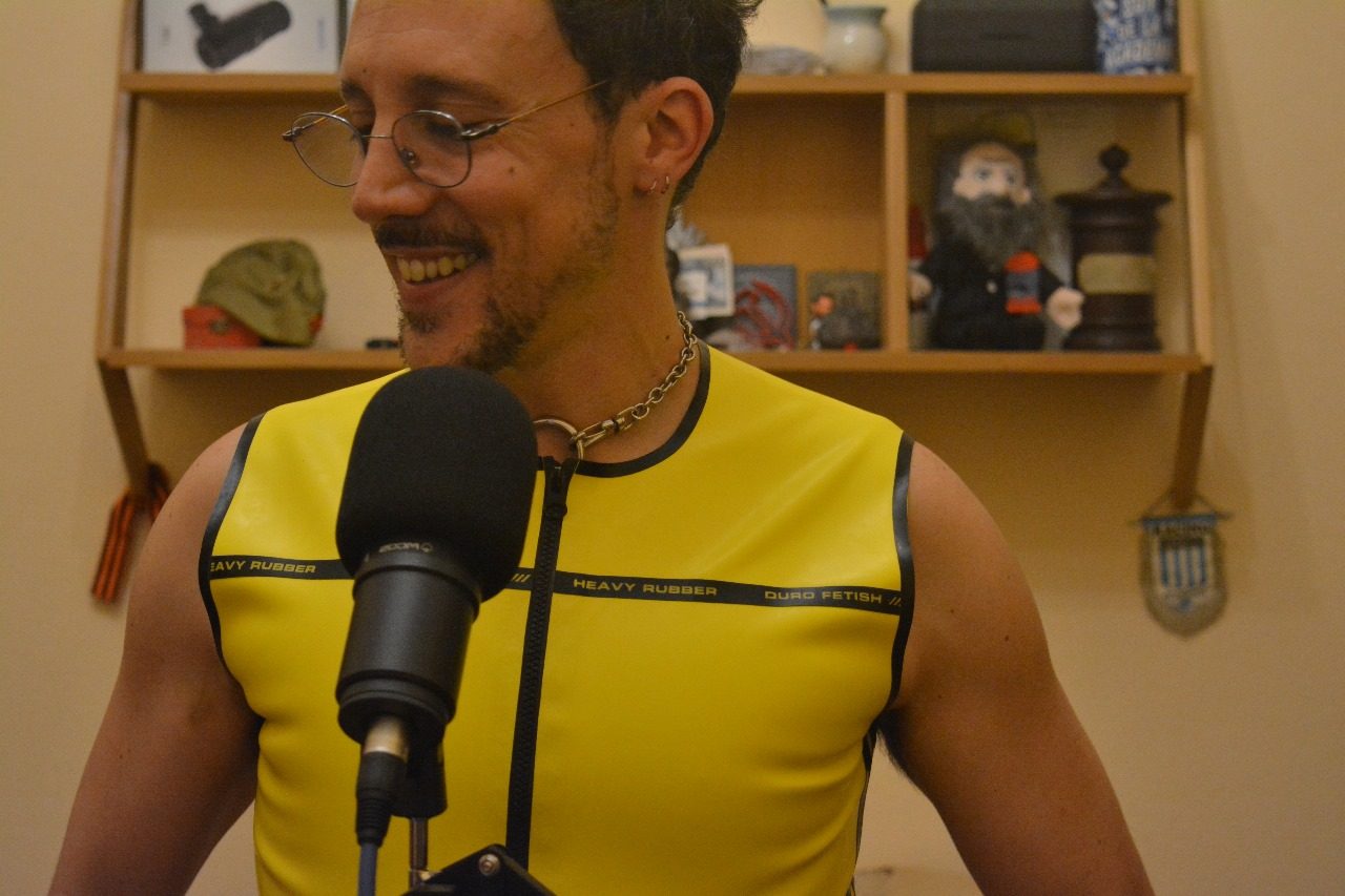 Nicol López grabando Charla Kinky